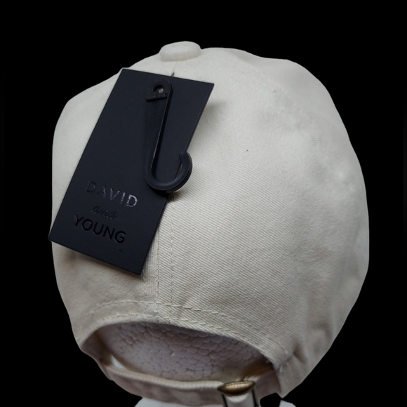 David & Young Women's Hat That Says "Wild & Free" with a Tiger NWT - Picture 3 of 5